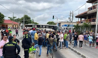 La protesta originó a la suspensión de las rutas de Transmetro. 