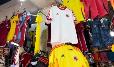 Las ventas de camisetas fueron un punto destacado para el comercio.