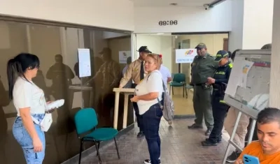 Cierre de votación en el Consulado.