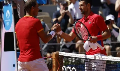 Saludo entre Rafael Nadal y Novak Djokovic.