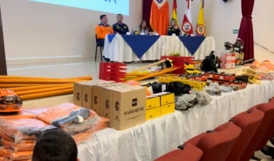 Implementos de rescate, uniformes, vehículos y demás tecnología.