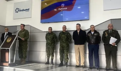 La cúpula militar y el Ministro de Defensa, Iván Velásquez.  