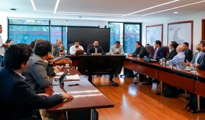 Ministro de Minas en reunión con los alcaldes y el Gobernador del Atlántico.