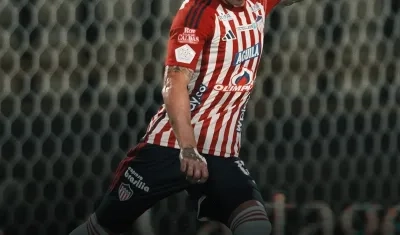 El defensor argentino Emanuel Olivera jugó el primer tiempo.