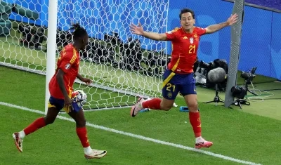 Oyarzabal celebra el gol 