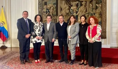 Petro con los nuevos ministros y directores de entidades. 