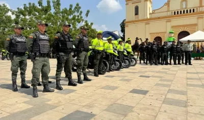 Policías que prestarán la seguridad este domingo. 