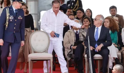 Momento en que el presidente Gustavo Petro llegó al desfile militar del 20 de Julio. 