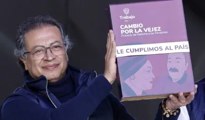 Presidente Gustavo Petro tras firmar reforma pensional. 