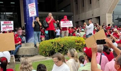 Imagen de una de las protestas a las afueras de la Fiduprevisora..