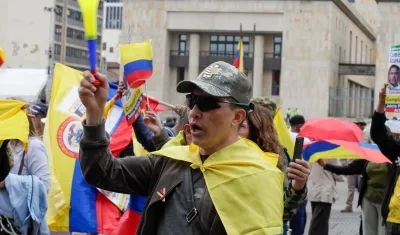 Protesta contra el Presidente Gustavo Petro, en la Plaza de Bolívar