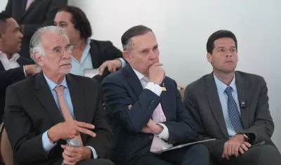 El gobernador Eduardo Verano, el presidente del Senado Efraín Cepeda y senador Mauricio Gómez.