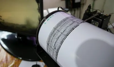 Un sismógrafo muestra actividad sísmica. 