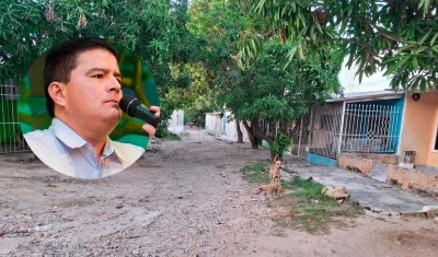 El Exalcalde de Soledad, Rodolfo Ucrós y una de las vías dañadas.