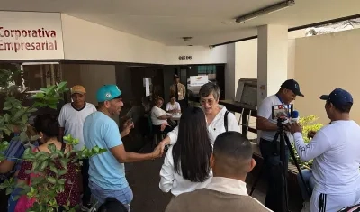 Venezolanos en el Consulado ubicado en Barranquilla.