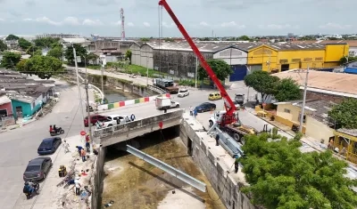 Las vigas galvanizadas ya están siendo instaladas.