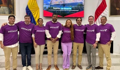 La diputada Alejandra Moreno, con sus colegas 