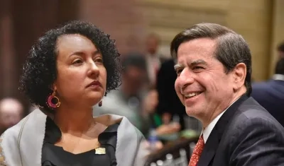 La senadora Isabel Zuleta y el Ministro del Interior, Juan Fernando Cristo.