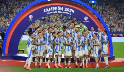 Selección Argentina tras conquistar el título de la Copa América al vencer en la final a Colombia. 