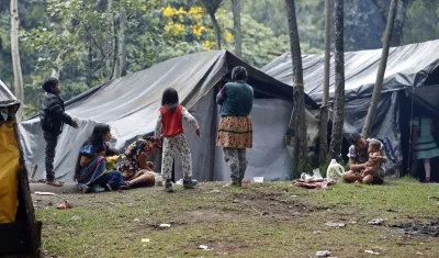 Mujeres indígenas en el parque Nacional en Bogotá.