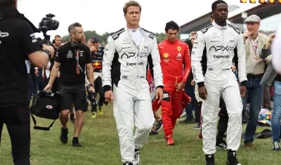 Brad Pitt junto al actor Damson Idris.  