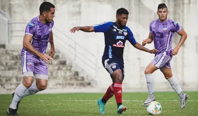 Roberto Hinojoza, autor del primer gol de Junior. 