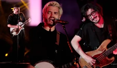 Seguidores de la banda corearon todas sus canciones.