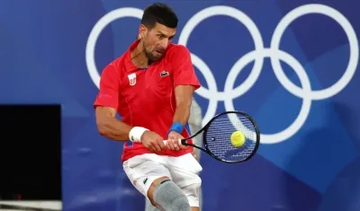 Novak Djokovic durante su partido contra el  australiano Matthew Ebden.