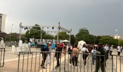 El escenario donde se iba a realizar la velada, en la Plaza de la Paz.