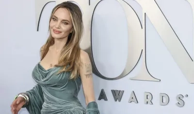 Angelina Jolie en la alfombra roja de los Premios Tony en el Teatro David H. Koch del Lincoln Center en Nueva York. 