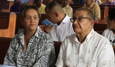 Darlin Arrieta y Leovaldo José Arrieta, hermana y padre de Edwin Arrieta.