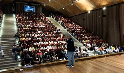 El secretario de Cultura, Juan Carlos Ospino Acuña, en la inducción de los estudiantes.
