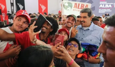 Nicolás Maduro con seguidores de su Gobierno.