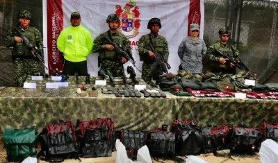 En el operativo contra la guerrilla el Ejército incautó material de guerra. 