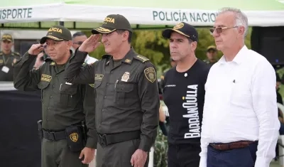 El Alcalde Alex Char junto al Ministro de Defensa, Iván Velásquez; el general William Salamanca y el general Herbert Benavidez. 