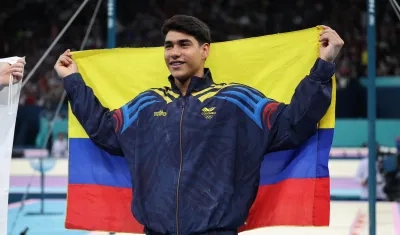 Ángel Barajas con la bandera colombiana.