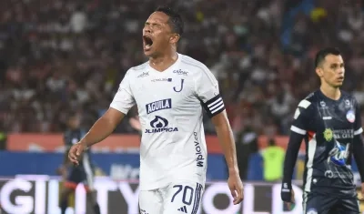 Carlos Bacca lamentándose por una oportunidad fallada.