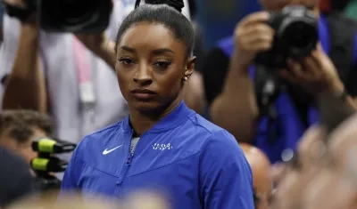 Simone Biles tras la final de barra.