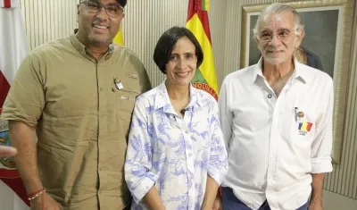 Director de la C.R.A., Jesús León; la ministra de Ambiente, Susana Muhamad, y el gobernador Eduardo Verano. 