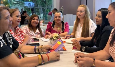 Integrantes del colectivo, liderado por la diputada Alejandra Moreno.