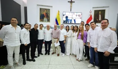 Los diputados y el Gobernador Eduardo Verano.