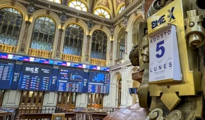 La Bolsa española cayó el 2,87 % en la apertura de este lunes.