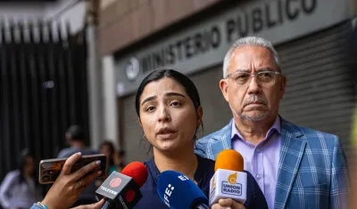 Aurora Silva, esposa de Freddy Superlano, en diálogo con los medios.