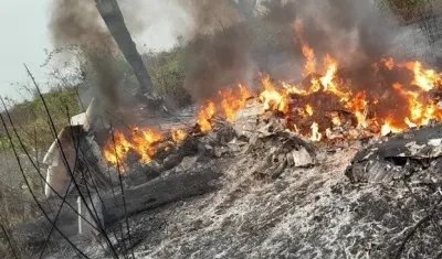 Avioneta en llamas.