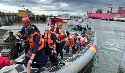 Parte del personal rescatado.