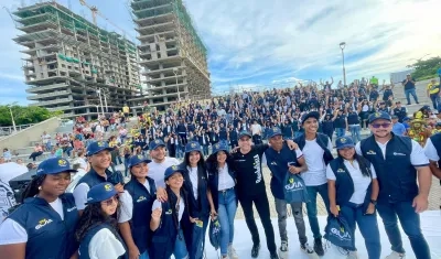 Alcalde Alejandro Char con los 'Guías Cívicos'.