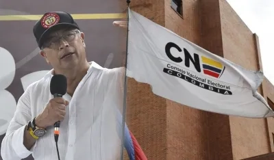 El presidente Gustavo Petro y el Consejo Nacional Electoral. 