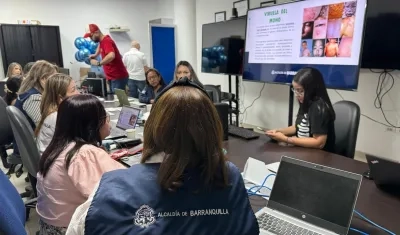 Mesa de trabajo de las autoridades de salud.