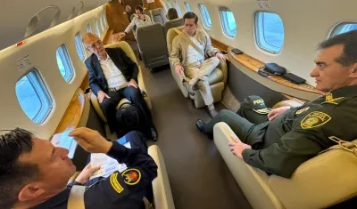 Los ministros de Defensa e Interior, y la cúpula de la Policía y Fuerzas Militares. 