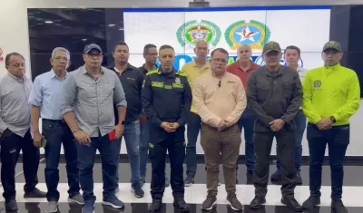 Mesa de trabajo entre la Policía y representantes de empresas de transporte. 